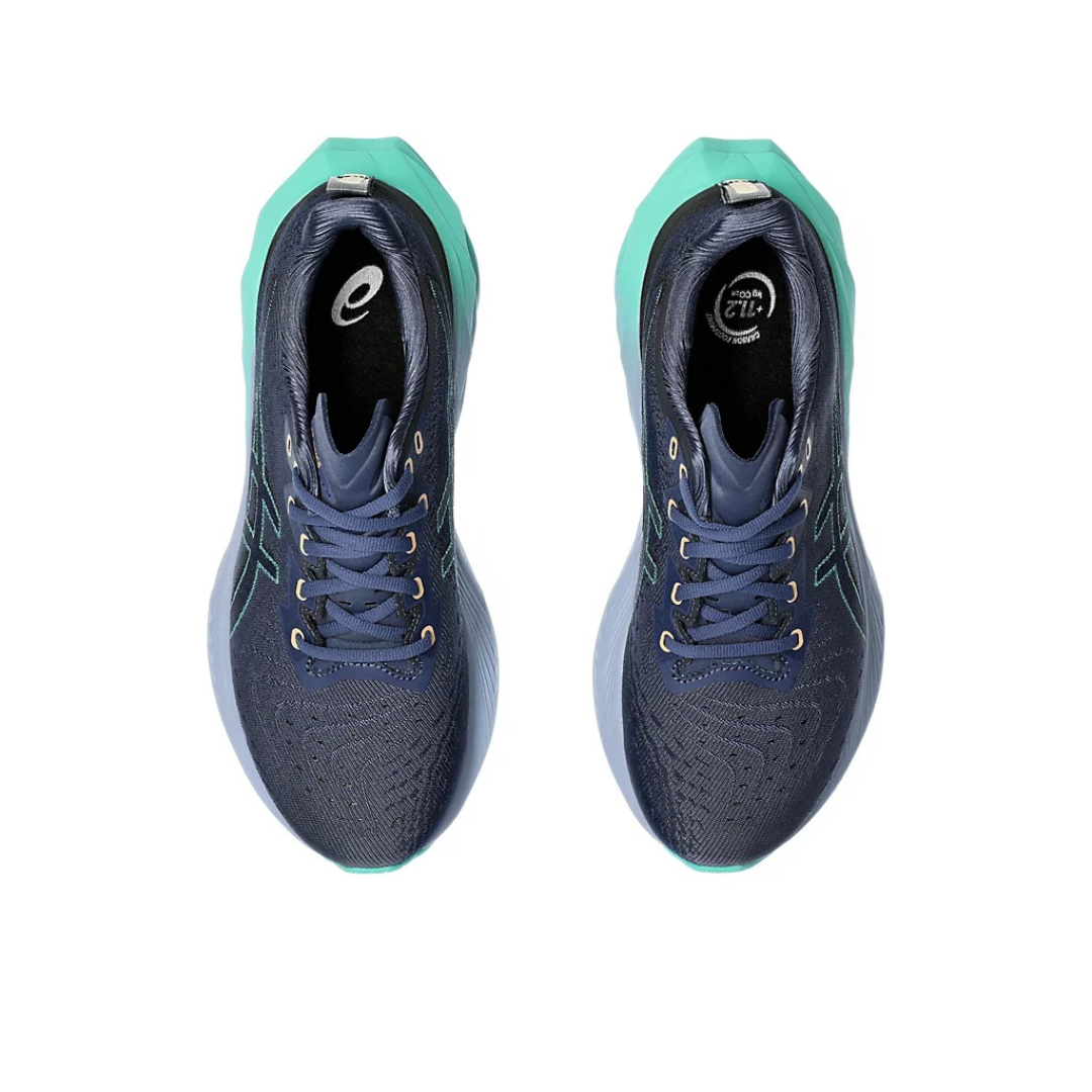 Asics Novablast 4™ – Bleu marine avec vert et bleu