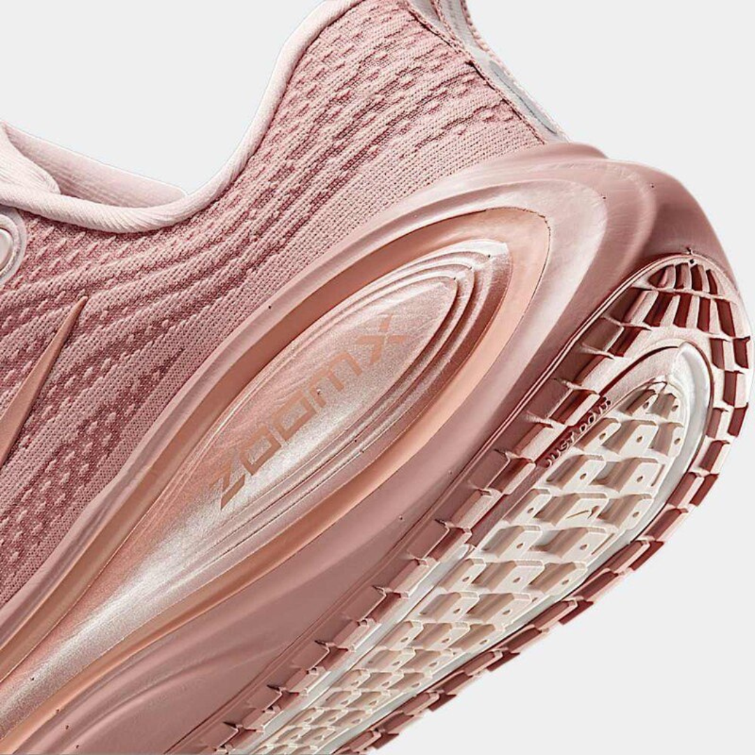 Nike Vomero Plus™ – Édition Rose Pulse