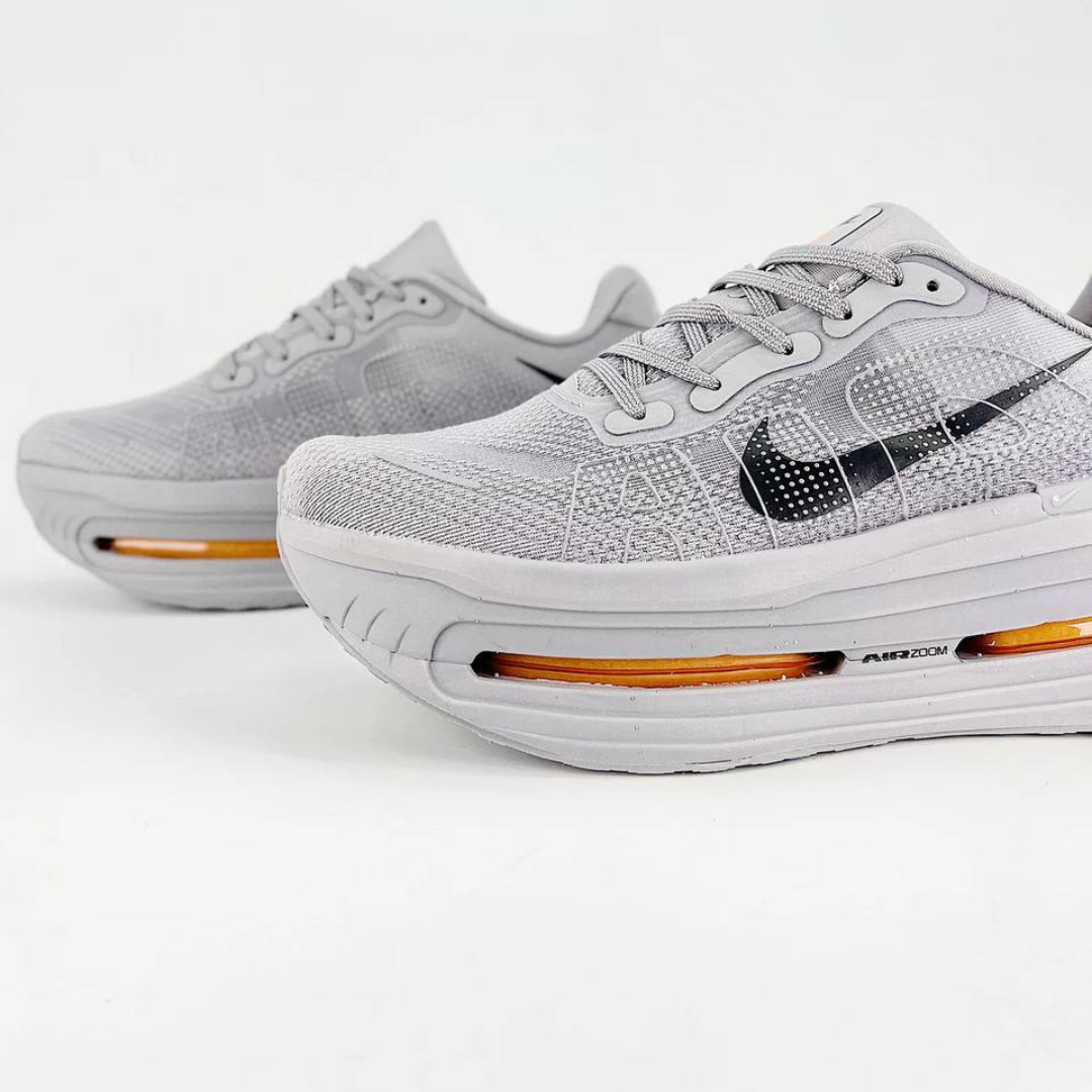 Nike Vomero Premium™ – Gris Acier avec Orange Couché de soleil