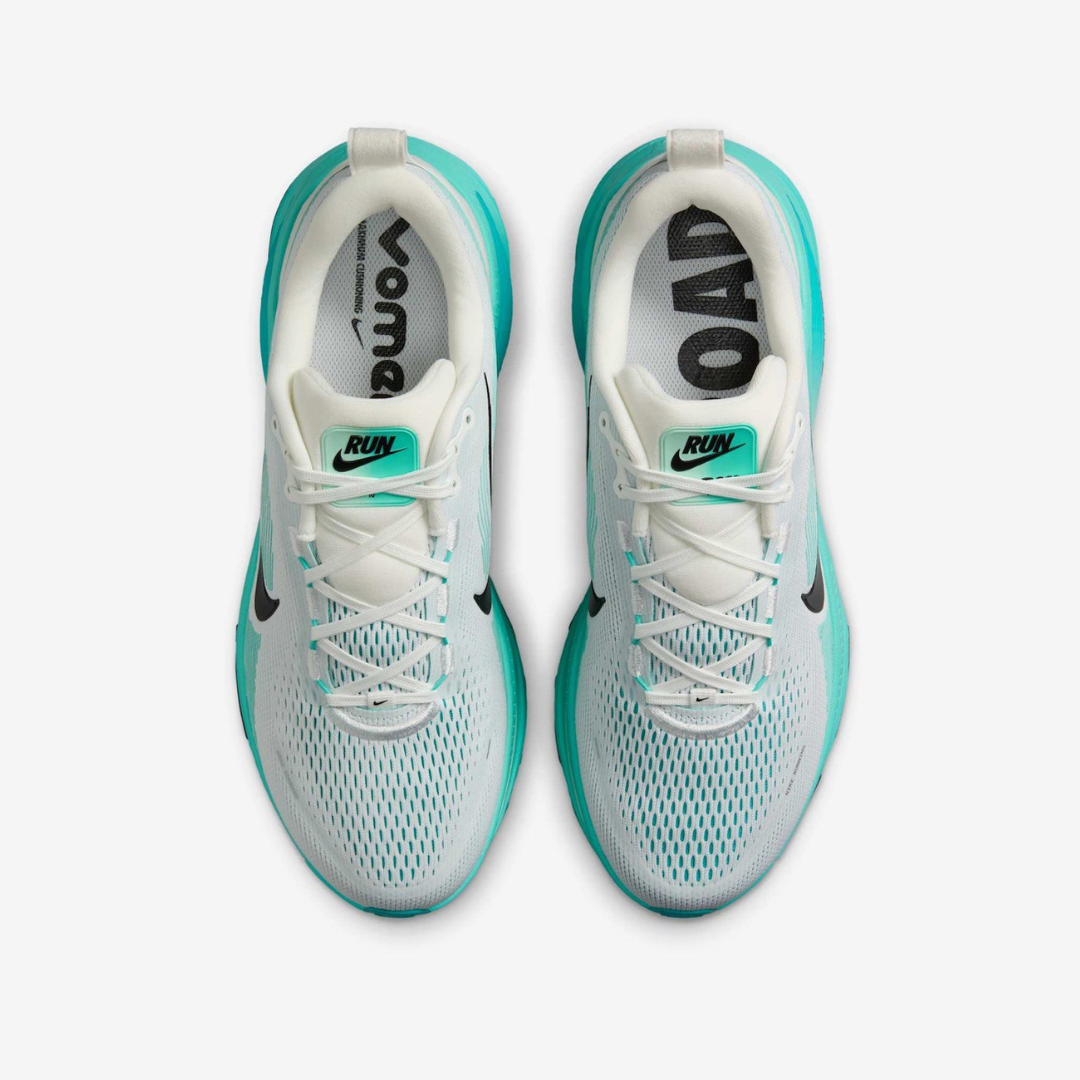 Nike Vomero 18™ – White Glow avec Dusty Cactus