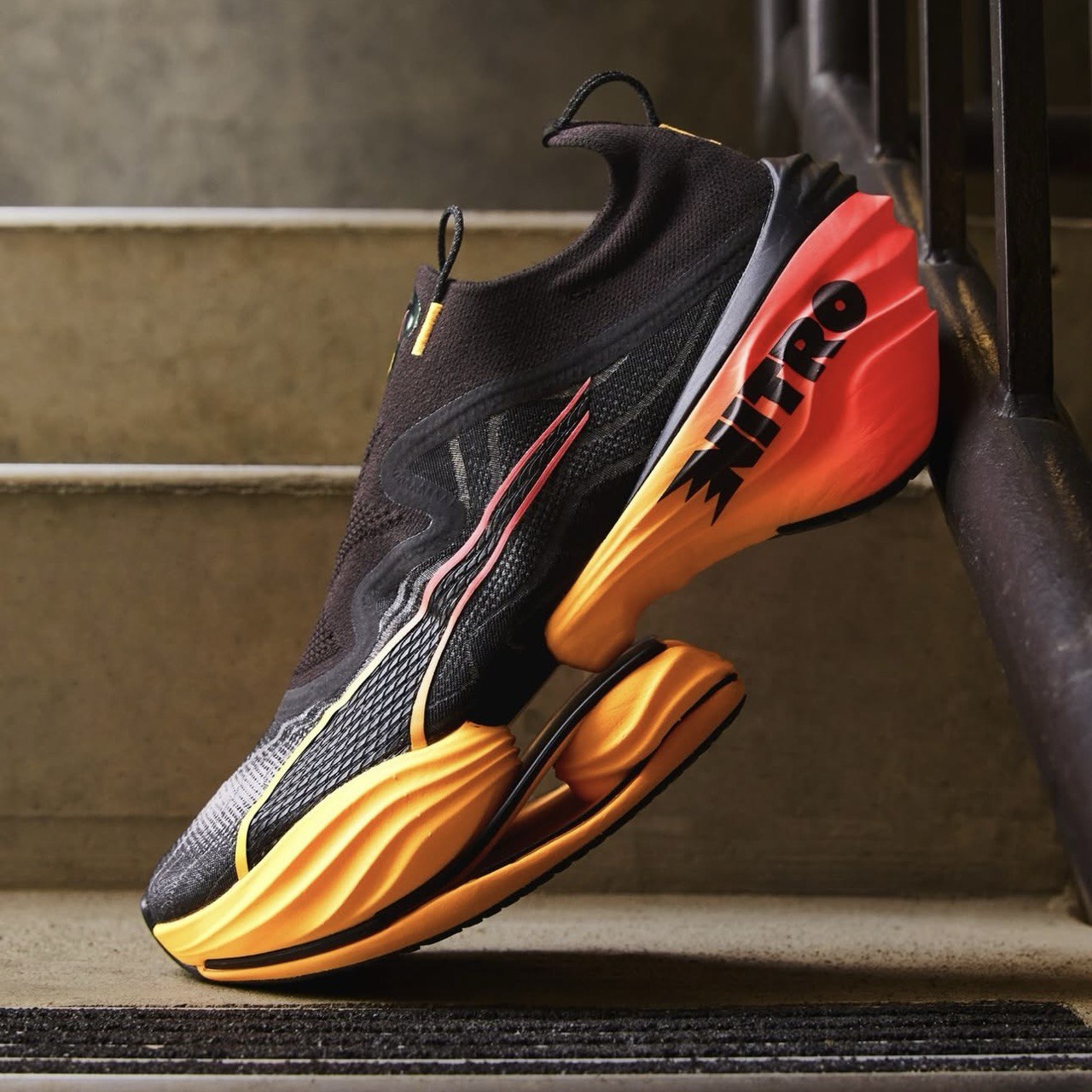 Puma Fast-RB Nitro Elite™ – Noir avec orange et rose