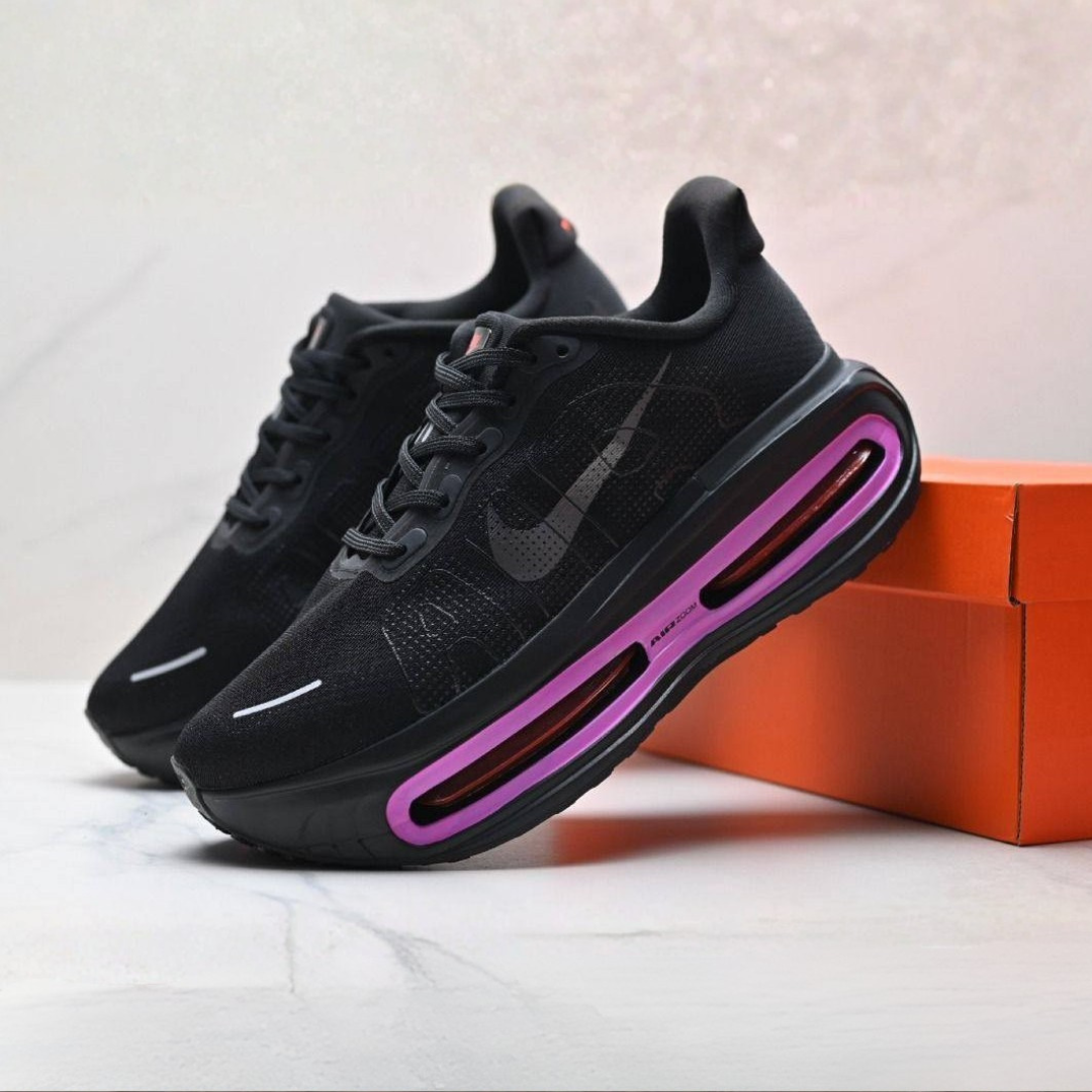 Nike Vomero Premium™ – Noir Shadow c/ Violet Pulse