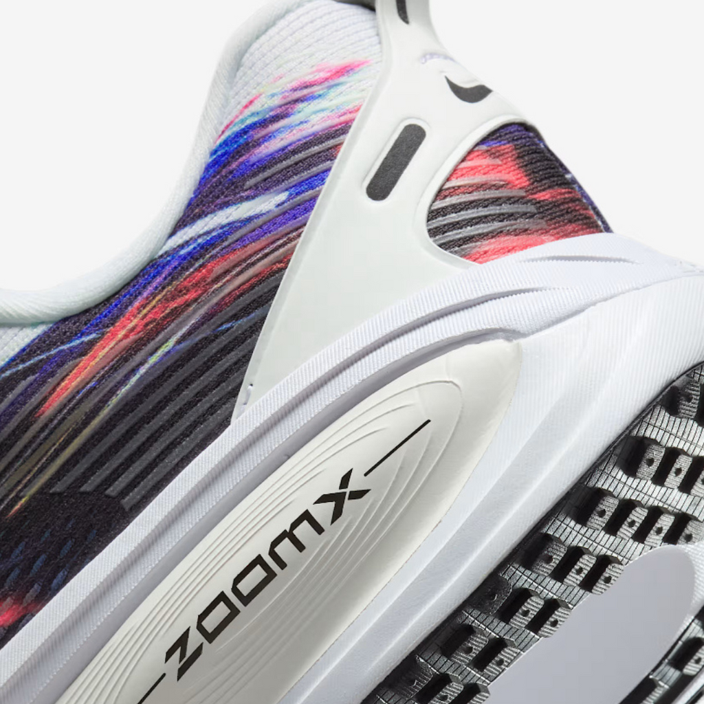 Nike Vomero 18™ – Édition Spectrum Fusion