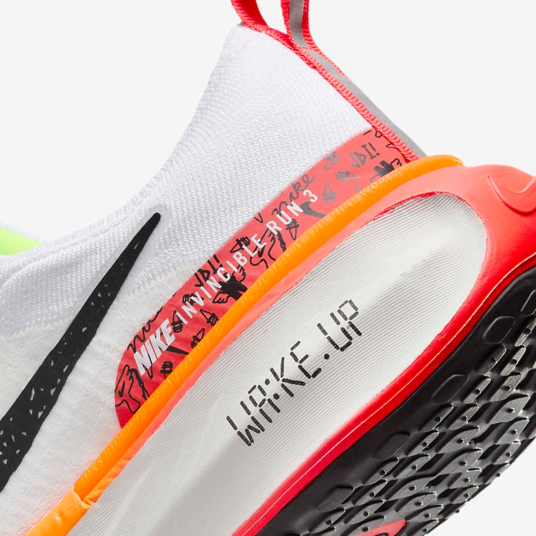 Nike ZoomX Invincible Run 3™ – Blanc luminescent avec Carmin vif