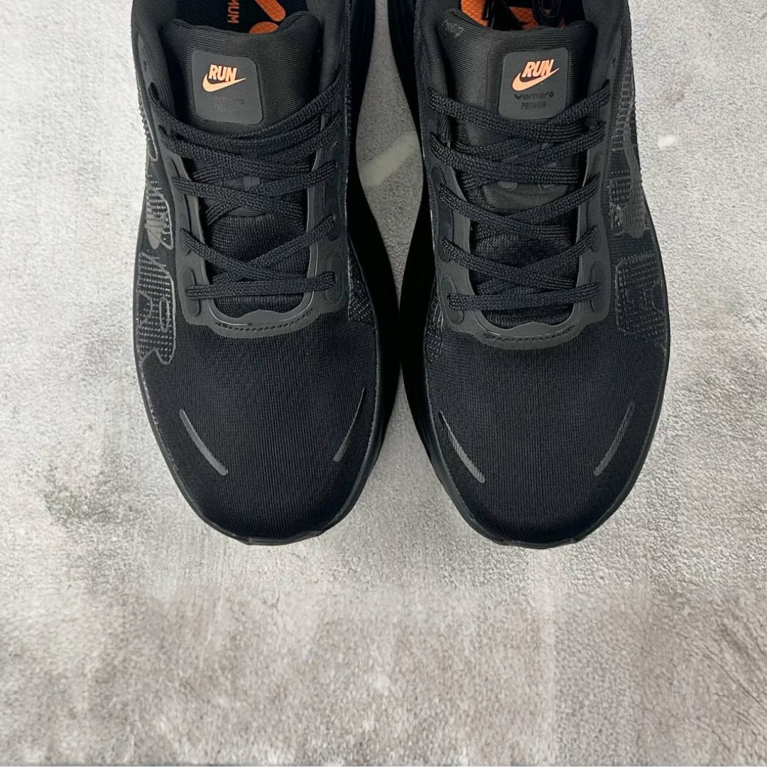 Nike Vomero Premium™ – Black Shadow avec Sunset Orange