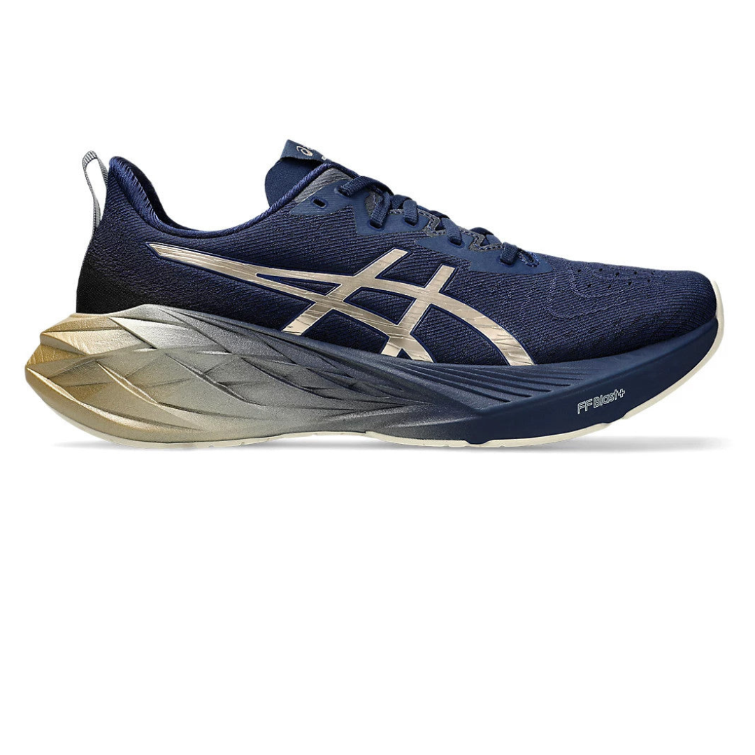 Asics Novablast 4 Platinum™ – Bleu marine et doré