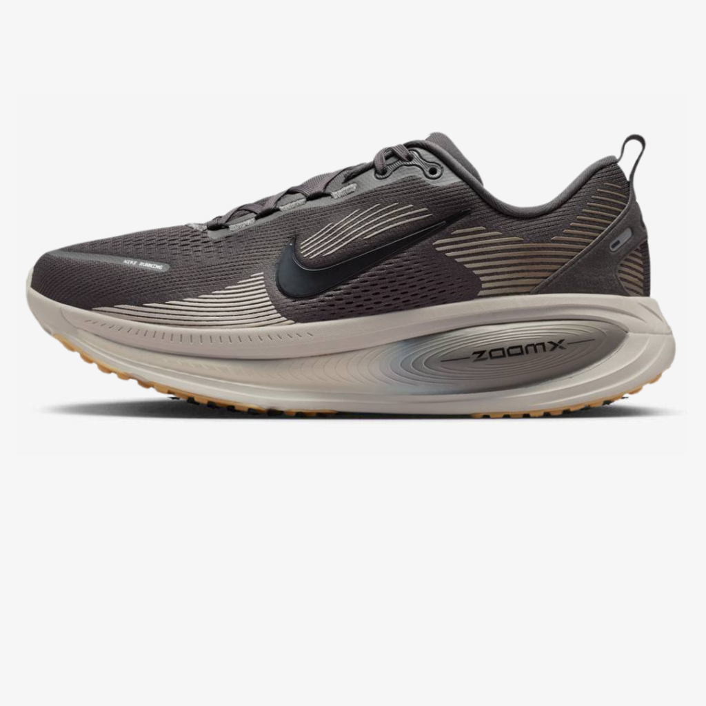 Nike Vomero 18™ – Dark Steel/Desert Sand