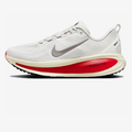 Nike Vomero 18™ – White Charge et Crimson Rush