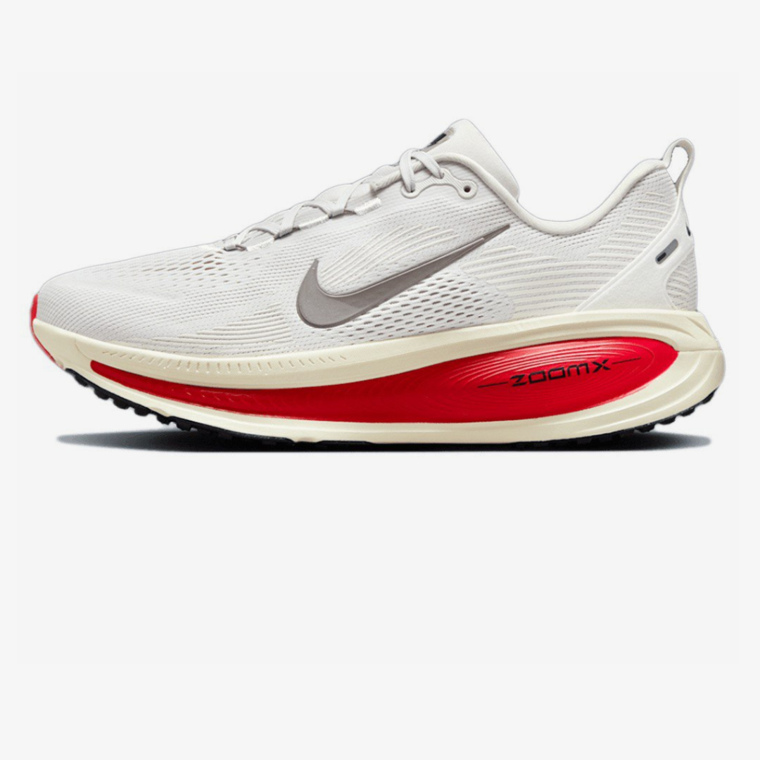 Nike Vomero 18™ – White Charge et Crimson Rush