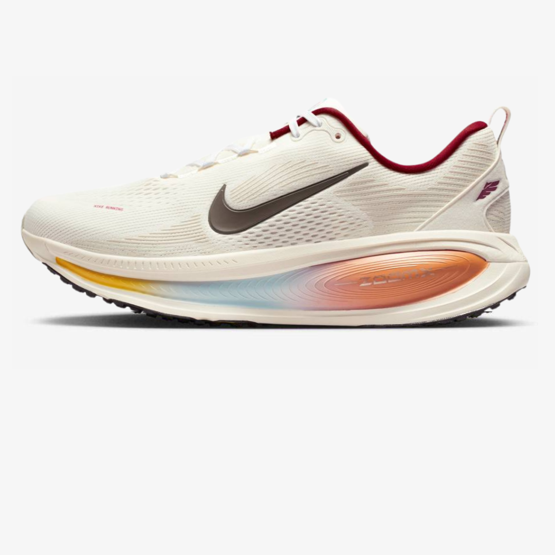 Nike Vomero 18™ – Blanc Luminescent/Rouge Bordeaux Cramoisi
