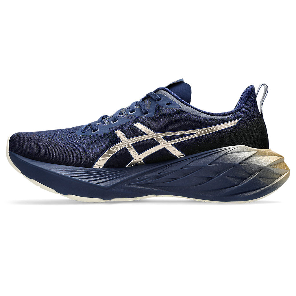 Asics Novablast 4 Platinum™ – Bleu marine et doré