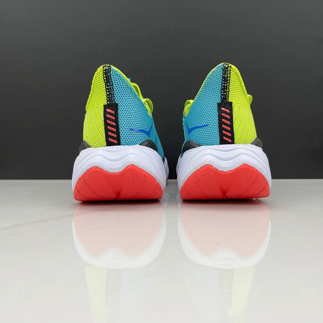 Hoka Carbon X3™ – Vert Vibrant avec Rouge Intense
